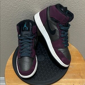 Jordan 1 Retro High Mulberry (GS) 332148-505